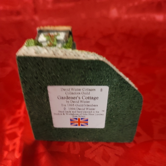 Gardener's Cottage by David Winter, No Box. - Picture 4 of 8